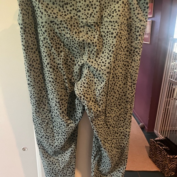 J Jill Fit Olive Green Leopard Print Leggings - Picture 4 of 4